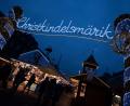 Bild: Marijan Murat/dpa
In der Elsassmetropole Straßburg gibt es Streit um die Erneuerung des Eingangsbogens zum berühmten Weihnachtsmarkt (Archivbild).