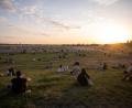 Bild: Sebastian Gollnow/dpa
Das Tempelhofer Feld wird zur Bühne für das Berlin Circus Festival“. (Archivbild)