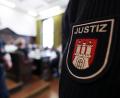 Bild: Christian Charisius/dpa
Im Prozess gegen die rechtsextreme Terrorgruppe „Letzte Verteidigungswelle“ hat das Hanseatische Oberlandesgericht das Urteil verkündet.