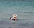 Bild: Clara Margais/dpa
Das Mittelmeer wird immer wärmer und ein Bad bei Wassertemperaturen um die 30 Grad bringt keine Erfrischung mehr. (Archivbild)