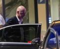 Bild: STR/AP/dpa
Infantino verlässt das Stadion.