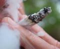 Bild: Karl-Josef Hildenbrand/dpa
Ein 15-jähriger Cannabiskonsument wollte sich laut Polizei nicht kontrollieren lassen – am Ende ist ein Polizist schwer verletzt. (Symbolbild)