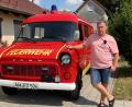 Bild: Heike Unger
Der alte Ford Transit der Feuerwehr Sunzendorf mit ihrem Vorsitzenden Norbert Pöllinger war das älteste Feuerwehrauto im Landkreis Amberg-Sulzbach. Nach 48 Dienstjahren wird er jetzt ausgemustert.
