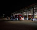Bild: Frank Molter/dpa
Einsatzkräfte treffen sich vor der Feuerwehrwache in Preetz.