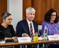 Bild: Oliver Berg/dpa
Extremes Niedrigwasser: Wie ist die Lage und was ist zu tun? Darüber hat in Bonn der neue Bundesverkehrsminister Bilger bei einem „Spitzentreffen“ mit Wirtschaftsvertretern, Verbänden und Behörden gesprochen.