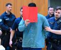 Bild: Sven Hoppe/dpa
Der 25-Jährige kurz vor seiner Verurteilung vor dem Oberlandesgericht München.