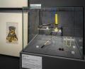 Bild: Marcus Rebmann
Vitrine mit Arbeitsutensilien von Michael Mathias Prechtl im Stadtmuseum Amberg.