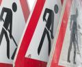 Symbolbild: Sebastian Kahnert/dpa
Eine Vollsperrung auf der A 93 bei Weiden sorgt für Verkehrsbehinderungen.