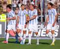 Bild: Sven Hoppe/dpa
Die Spieler von 1860 München bejubeln das 2:0 gegen Augsburg II - zum Sieg reicht es nicht.