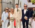 Bild: Marianne Moosburger
Das glückliche Brautpaar mit den Brautzeugen Elena Ntokaes und Dominik Weigl.