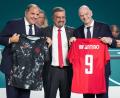 Bild: Darryl Dyck/The Canadian Press/AP/dpa
Montagliani (l.) und Infantino (r.) könnten zu Rivalen werden. (Archivbild)