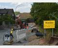 Bild: Elisabeth Dobmayer
Die Rembühlstraße in Waldau wird derzeit grundlegend saniert. Die Arbeiten sollen nach aktuellem Plan im Herbst abgeschlossen sein.