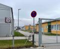 Archivbild: Gabi Schönberger
Im Camp Pitman in Weiden sind unter anderem Asylsuchende untergebracht. Weil die Bundeswehr in der Major-Radloff-Kaserne mehr Platz für Rekruten benötigt, muss die Gemeinschaftsunterkunft schließen.