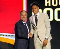 Bild: Yuki Iwamura/AP/dpa
Jack Kayil spielt erst einmal weiter in der Basketball-Bundesliga. (Archivbild)