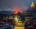 Bild: --/Vigili del Fuoco/dpa
Von den Feuern sind auch Touristen betroffen.