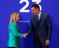 Bild: Manu Fernandez/AP/dpa
Italiens rechtsgerichtete Ministerpräsidenten Giorgia Meloni ordnete Grenzkontrollen zu Spanien wegen der Ceuta-Krise an. Ihr linker spanischer Kollege Pedro Sánchez ließ das nicht auf sich sitzen und zahlt mit gleicher Münze zurück. (Archivbild)