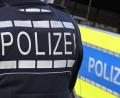 Bild: Bernd Weißbrod/dpa
Ein 17-Jähriger fährt unter Alkohol das Auto eines Bekannten gegen einen Baum. Der vorläufige Führerschein ist erst einmal weg (Symbolbild).