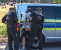 Bild: Ferdinand Merzbach/NEWS5/dpa
Am früheren Wohnsitz des YouTubers „Drachenlord“ gab es einen Polizeieinsatz.