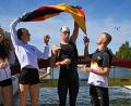 Bild: Julien De Rosa/AFP/dpa
Die deutsche Freiwasser-Staffel hat Grund zur Freude.