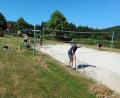 Bild: Michael Riedl
Auch der Sand des Volleyballfeldes wurde gereinigt und von eingewachsenem Gras befreit.