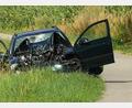 Bild: Felix Kirberg/dpa
Nach dem Unfall stand das schwerbeschädigte Auto an der Unfallstelle.