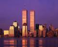 Archivbild: Scott Mc Kiernan/ZUMA Press Wire/dpa
Die undatierte Aufnahme zeigt die Zwillingstürme des World Trade Center bei Sonnenuntergang. Mit dem Bau des World Trade Centers wurde im Jahr 1968 begonnen. Der Nordturm wurde im Dezember 1970 fertiggestellt, der Südturm folgte im Juli 1971. Beide wurden bei den Terroranschlägen 2001 zerstört.