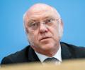Bild: Fabian Sommer/dpa
Der Linken-Politiker und Sozialexperte Ulrich Schneider listet in einem Papier mögliche Folgen von geplanten Kürzungen. (Archivbild)