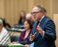 Bild: Michael Kappeler/dpa
Thüringens Ministerpräsident Mario Voigt ist mit einem Widerspruch gegen die Aberkennung seines Doktortitels gescheitert. (Archivbild)