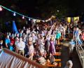 Bild: Annalena Schmitt
Tradition, Geselligkeit und ausgelassene Feierlaune stehen im Mittelpunkt der Dumbächer Kirwa. Vom 14. bis 16. August verwandelt sich der Turnerplatz in eine Festmeile.