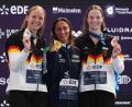 Bild: Dimitar Dilkoff/AFP/dpa
Freude mit Edelmetall: Isabel Gose (l) und Maya Werner (r) bei der Siegerehrung.