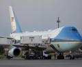Bild: Alex Brandon/AP/dpa
Container an der Regierungsmaschine (Archivbild).