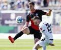 Bild: Uwe Anspach/dpa
Patrick Erras (links) im Trikot von Holstein Kiel im Spiel gegen den SV Sandhausen.