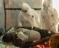 Bild: Moses Sawasawa/AP/dpa
Ein Ebola-Patient wird in einem Gesundheitszentrum der Provinz Ituri behandelt. (Archivbild)