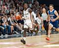 Bild: Daniel Löb/dpa
Gehört zum DBB-Kader für die kommenden Aufgaben: Dennis Schröder. (Archivbild)