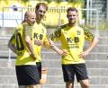 Bild: Hubert Ziegler
Die beiden Spielertrainer Friedrich Lieder (von links) und Mario Zitzmann wurden beim FC Amberg entlassen, Co-Trainer Matthias Graf trifft dagegen mit Neu-Trainer Erkan Kara auf einen alten Bekannten.