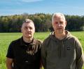 Bild: Franka Eichl
Die Jagdpächter Martin Gottsche (links) und Markus Stopfer kündigen ihren Jagdpachtvertrag vorzeitig. Der Wolf, Zoonosen, Freizeitdruck und Bauvorhaben vermiesen den Jägern ihr Hobby, dem sie seit Jahrzehnten nachgehen.