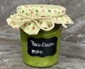 Bild: Theresia Selch
Selbstgemachtes Basilikum-Pesto hält sich gut verschlossen im Kühlschrank etwa sechs Wochen.