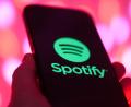 Bild: Robert Michael/dpa
Spotify möchte den Vormarsch der KI-Musik eindämmen. (Symbolbild)