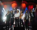 Bild: Aaron Perry/earMusic/dpa
Seit 2012 sind Schauspieler und Gitarrist Johnny Depp (2.v.l.) und Rocklegende Alice Cooper (3.v.l.) Bandkollegen bei den Hollywood Vampires.