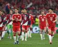 Bild: Sven Hoppe/dpa
Die Bayern-Spieler bedanken sich nach der Partie bei den Fans.