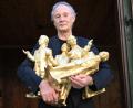 Bild: Barbara Gindl/APA/dpa
Der Konzeptkünstler ist bekannt für Figuren von bekannten Persönlichkeiten. (Archivbild)