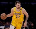 Bild: Eric Thayer/AP/dpa
Bekommt einen neuen Boss: Lakers-Star Luka Doncic. (Archivbild)