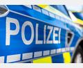 Bild: David Inderlied/dpa
Mit einer neuen Betrugsmasche haben falsche Polizisten eine 67-Jährige in Neunburg vorm Wald um kostbaren Schmuck gebracht. (Symbolbild)