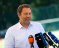 Bild: Christophe Gateau/dpa
Finanzminister Klingbeil fordert von der Union Zugeständnisse bei der Gegenfinanzierung von Steuerentlastungen.