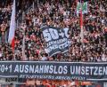 Bild: Jan Woitas/dpa
Die Meinung vieler Fans zur 50+1-Regel ist klar. (Archivbild)