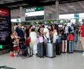 Bild: Davide Anastasi/LaPresse via ZUMA Press/dpa
Reisende sitzen weiter fest.