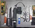 Bild: -/Bundespolizeiinspektion Waldmünchen /dpa
Mehrere Waffen und Drogen fanden die Ermittler bei den beiden Teenagern.