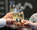 Bild: Arne Dedert/dpa
Gut 3,9 Millionen Euro: Die durchschnittliche Vergütung der Vorstände der 40 Konzerne im Deutschen Aktienindex ist 2025 erneut gestiegen. (Symbolbild)