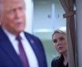 Bild: Evan Vucci/AP/dpa
Leavitt wich Trump kaum von der Seite (Archivbild).