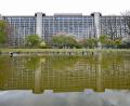 Bild: Arne Dedert/dpa
Die Pläne für einen Campus mit mehreren Neubauten auf dem Gelände der bisherigen Zentrale hat die Bundesbank inzwischen aufgegeben. (Archivbild)